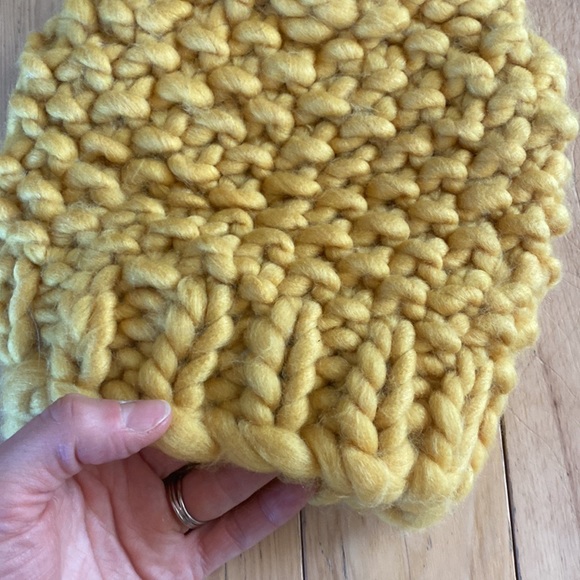 Knit yellow puff hat - Picture 2 of 3